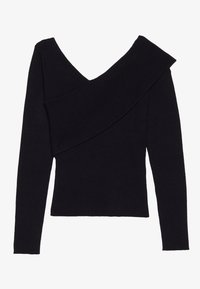 Schwarzer gerippter Strickpullover mit langen Ärmeln und asymmetrischem, breiten Off-Shoulder-Ausschnitt über der Brust.