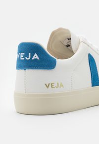 Veja CAMPO - Sapatilhas - extra white/swedish blue