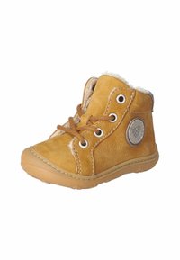 Braune Wildleder-Stiefeletten mit einem Kunstfellfutter, Schnürsystem, silbernen Ösen und einem runden Logo-Patch an der Seite. Leichte Gummisohle.