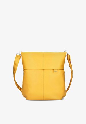 Sac bandoulière en cuir jaune avec sangle ajustable, coutures visibles et petite étiquette logo carrée à l'avant.