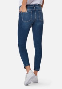 Mavi Vaqueros pitillo - moon washed