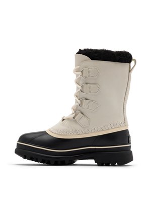 Hoher Winterstiefel mit schwarzer Gummisohle und Zehenkappe, beigem Lederobermaterial, weißen Schnürsenkeln und schwarzem Fellfutter im Schaft.