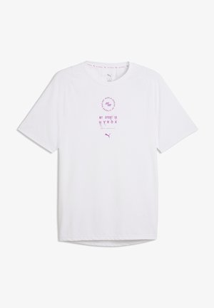 Weißes kurzärmeliges Sport-T-Shirt mit lila Schriftzug "MY SPORT IS HYROX", rundem Logo und Puma-Logo, jeweils mittig auf der Brust platziert.