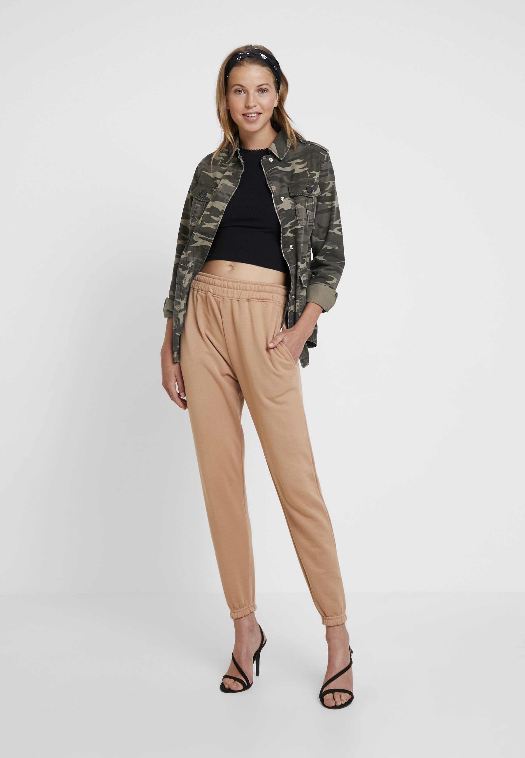 Missguided BASIC 2 PACK JOGGERS Bukse blackcamel Missguided BASIC 2 PACK JOGGERS Bukse blackcamel