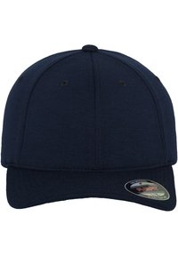 Căciulă de baseball structurat în culoare bleumarin, confecționată din material textil, având o vizieră curbată și un design cu șase panouri, echipată cu orificii de ventilație.