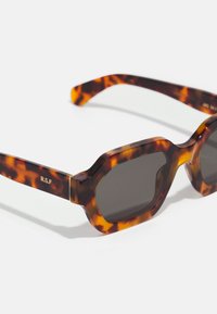 RETROSUPERFUTURE POOCH SPOTTED UNISEX - Solbriller - havana