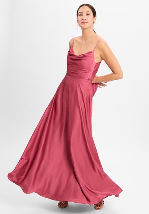 Maxi dress in soft pink satin, featuring thin straps, a draped cowl neckline, and a flowing skirt that falls elegantly to the ground.