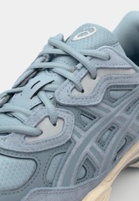 ASICS SportStyle GEL NYC UNISEX - Sporta apavi - dolphin grey/fjord grey