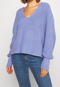 Monki Stickad tröja - blue