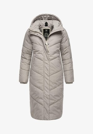 Beige pehmendatud parka, millel on chevron-õmblused, eemaldatav kapuuts, tõmbluku sulgemine ja küljetaskud. Omab elastseid mansette ja logomärki.