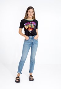 Ivko INTARSIA  FLORAL EMBROIDERY - Potiskana majica - black