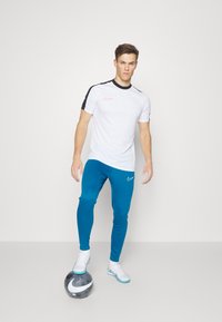 Nike Performance TOP  - Camiseta deportiva - white/black/bright crimson