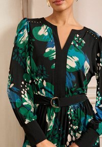 Love & Roses REGULAR FIT MIDI - Kasdienė suknelė - black animal