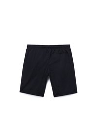 Μαύρο ελαστικό σορτς με τσέπη στο πίσω μέρος δεξιά, απλωμένο επίπεδα πάνω σε λευκό φόντο.