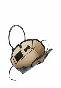 Sac fourre-tout en cuir noir avec un intérieur beige, bord ondulé, doubles poignées et plusieurs poches intérieures pour l'organisation.