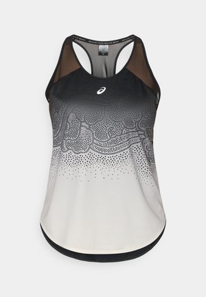 Αμάνικη αθλητική μπλούζα με διαβάθμιση από μαύρο σε γκρι, διακοσμημένη με σύννεφο-όπως μοτίβο και τελείες. Πλάτη από δίχτυ για καλύτερη αναπνοή.