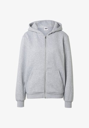 Sudadera con capucha y cremallera en gris claro, con bolsillos frontales, puños acanalados y capucha, exhibida sobre un fondo blanco liso.