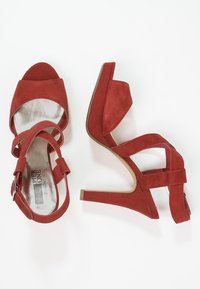 Pier One Sandali con tacco - red