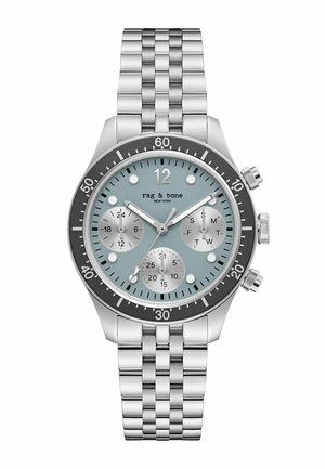 Montre chronographe en acier inoxydable avec cadran bleu clair, trois sous-cadrans affichant 24 heures, jour et secondes, et lunette noire avec index des minutes.