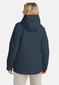 Marineblaue wasserdichte Jacke mit Kapuze, glatter Textur, langen Ärmeln und elastischen Bündchen. Die Rückansicht zeigt eine lockere Passform mit einem leicht längeren Saum.