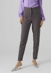 Vero Moda Kalhoty - grey