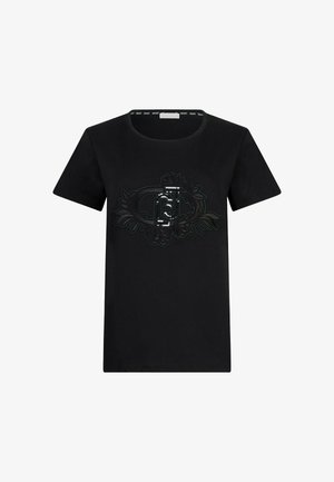 Musta puuvillapaita lyhyillä hihoilla, jossa on tekstuurilla varustettu keskuskuvio tummemmissa sävyissä ja kukkakoristeita. Pyöreä kaula-aukko, rento malli.