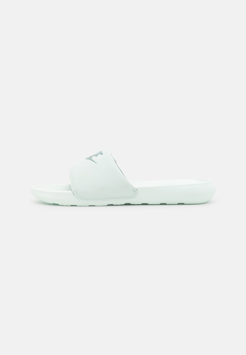 Nike Sportswear VICTORI ONE SLIDE - Mulas - barely green/dusty sage