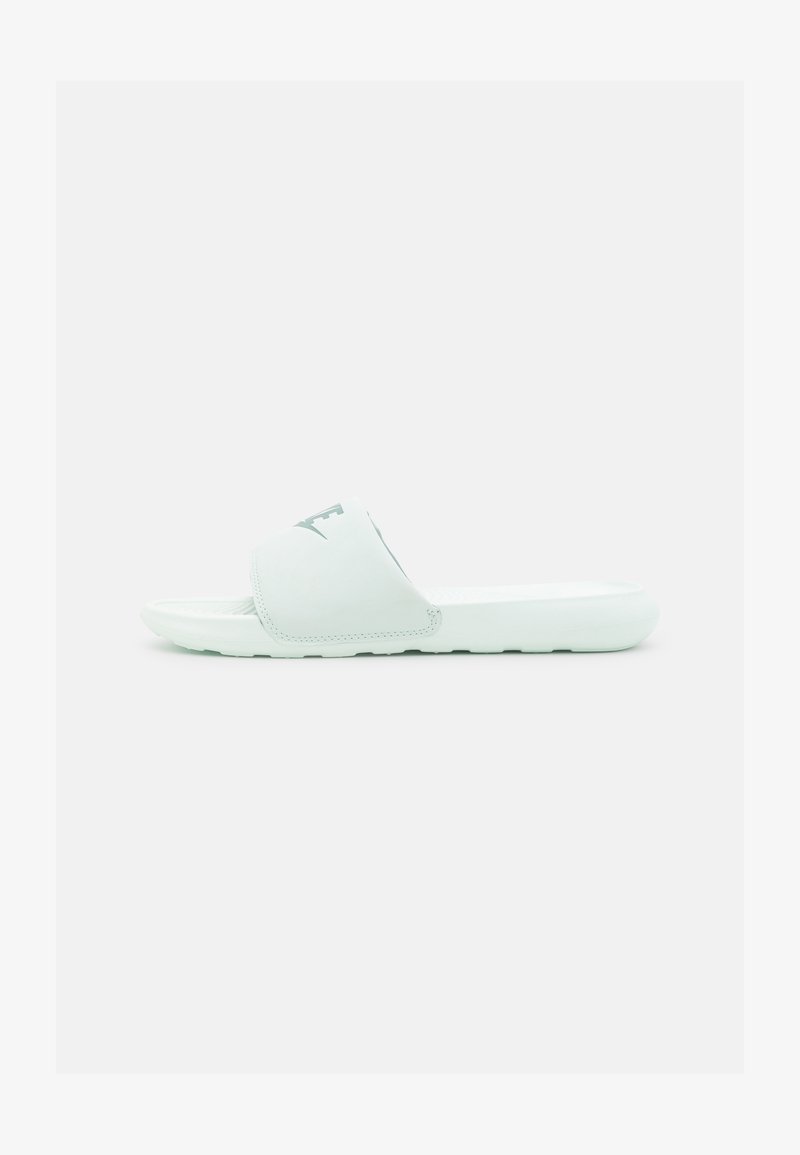 Nike Sportswear VICTORI ONE SLIDE - Mulas - barely green/dusty sage