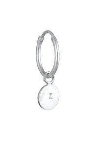 Srebrna obročasta uho s krožnim charms. Charm je graviran z oznako "925" in logotipom diamanta. Gladka tekstura, minimalističen dizajn.