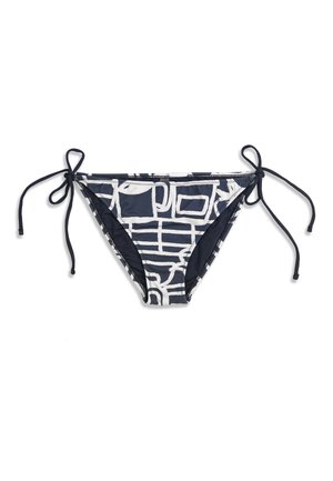 Slip bikini blu navy con motivo a griglia astratto bianco e lacci laterali regolabili su entrambi i fianchi, su sfondo bianco uniforme.