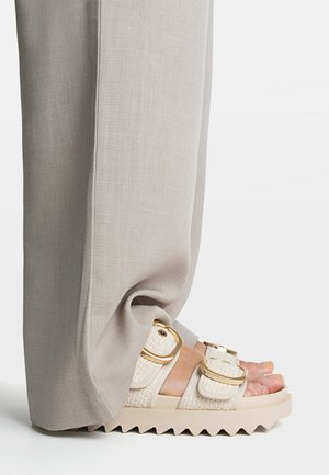 Stradivarius FLAT - Platform sandals - white