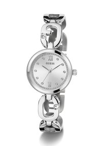 Silberne Guess-Armbanduhr mit rundem Zifferblatt, Kristall-Stundenmarkierungen, römischen Ziffern bei 12 und 6 sowie einem Gliederarmband mit Kristallakzenten.