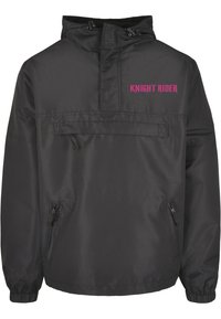 Must musta jacket, millel on esipocket, elastsed varrukad ja roosa print "KNIGHT RIDER" rinna peal. Sile, kerge materjal.
