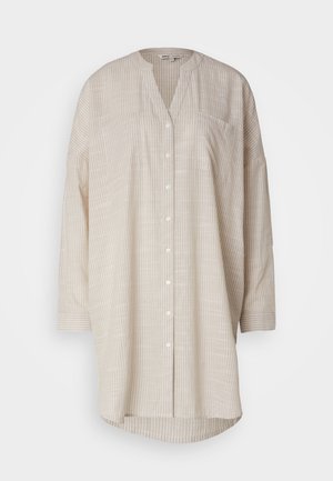 Camicia beige chiaro con bottoni, dal taglio rilassato, caratterizzata da righe verticali, una piccola tasca e un colletto alla coreana, realizzata in tessuto leggero.