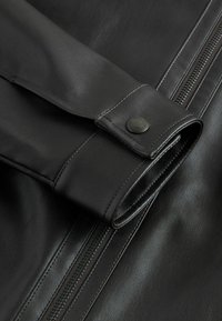 REGULAR FIT - RACER - Giacca in similpelle - dark brown