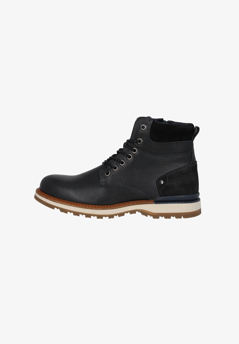 Czarne skórzane botki za kostkę z zamszowymi akcentami, okrągłym noskiem, sznurowanym fasonem oraz kontrastową gumową podeszwą z jasnobrązowymi detalami.