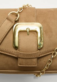 Thumbnail Image 4