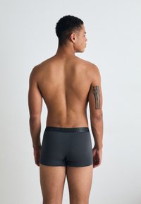 Tommy Hilfiger TRUNK 3 PACK - Calzoncillos - desert sky/dark ash/des sky