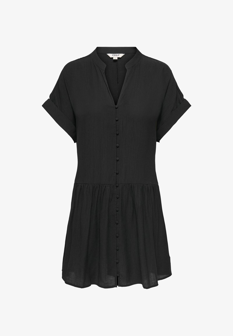 Robe noire à manches courtes avec col en V, boutons recouverts de tissu sur le devant, jupe froncée et poignets roulés.