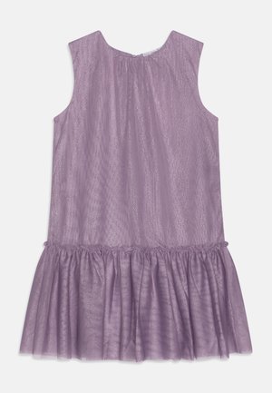 Ärmelloses, lila glitzerndes Kleid mit gesammelter Tropfen-Taille und Rüschensaum, geeignet für formelle oder festliche Anlässe.