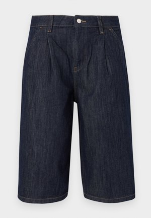 Σκούρο μπλε denim μακριές σορτς με πιέτες μπροστά, πλαϊνές τσέπες, θηλιές για ζώνη και μεταλλικό κουμπί στο ύψος της μέσης.