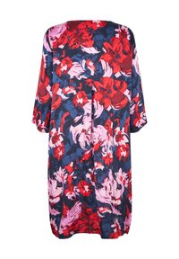 Bloemenjurk met een losse pasvorm, voorzien van grote rode, roze en marineblauwe bloemen op een donkere achtergrond. Zachte stof, brede mouwen, rugplooidetail.