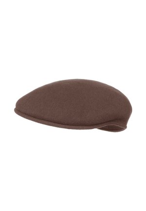 Casquette plate marron en tissu doux avec un dessus arrondi et une petite visière, présentée sur fond blanc.