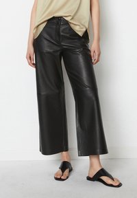 Marc O'Polo CULOTTE CROPPED HIGH WAISTED - Calças de couro - black