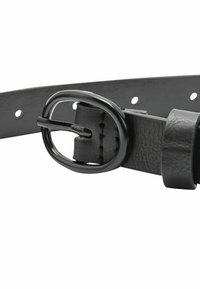 Ceinture en cuir noir avec une finition texturée, dotée d'une boucle en métal ronde et de multiples trous d'ajustement le long de la sangle.