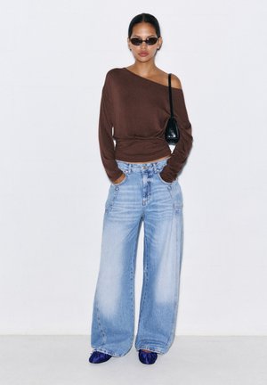 PULL&BEAR, LONG SLEEVE BOAT NECK WITH WAIST SASH - TOP - T-shirt à manches longues - brown