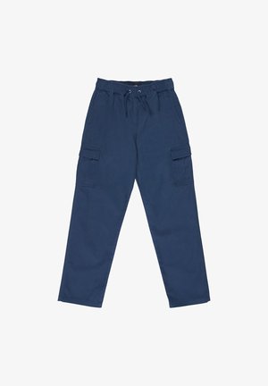 Marineblaue Cargohose mit elastischem Bund, Kordelzugverschluss, seitlichen Pattenstaschen und geradem Bein auf weißem Hintergrund.