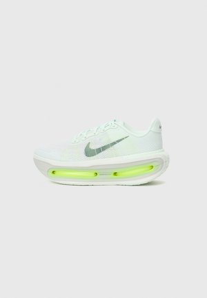 VOMERO PREMIUM - Utcai futócipők - barely green/clay green/barely volt/volt