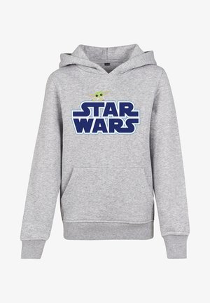 Lys grå hoodie med frontlomme, der har blå "Star Wars" tekst og et lille grønt Baby Yoda grafik over bogstaverne.