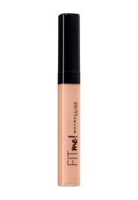 Maybelline Fit Me concealer in een slanke, cilindervormige tube met een zwarte dop. De tube is lichtbeige met een matte afwerking en vetgedrukte zwarte tekst.